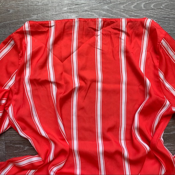 Chic Brunch Top with Flare Sleeves - Picture 4 of 5